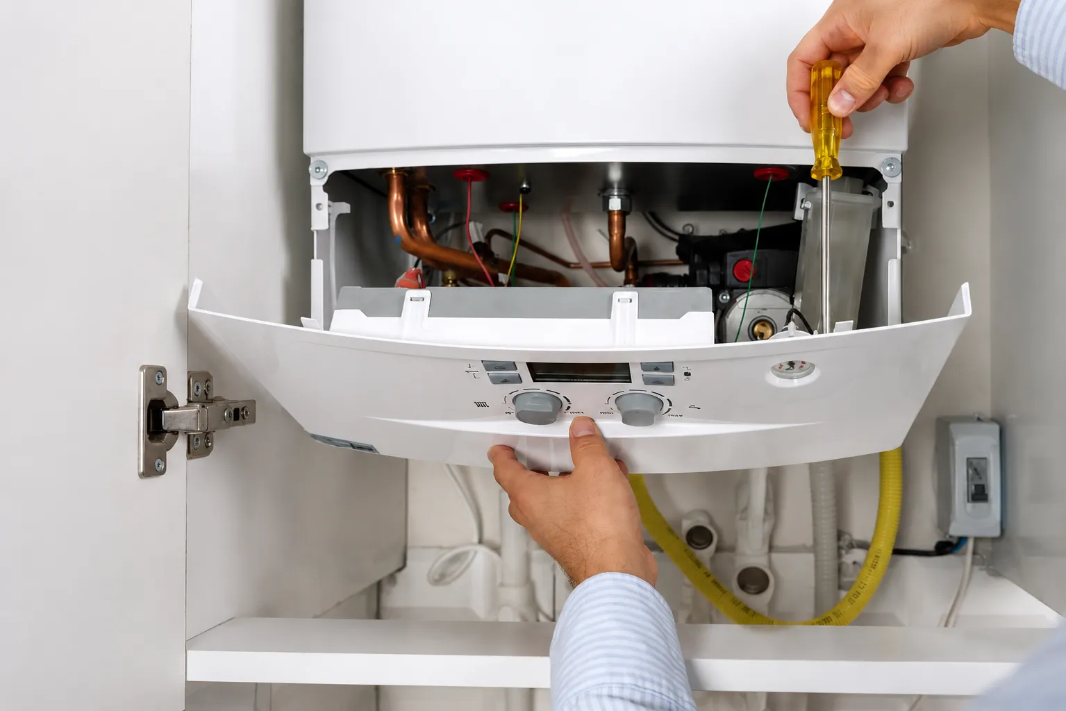 Expert Geyser / Water Heater Repair technician at work in Kolkata